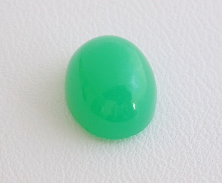 CHRYSOPRASE CABOCHON (AUSTRALIA) -- 8 X 10 MM. OVAL, 3.5 CT.